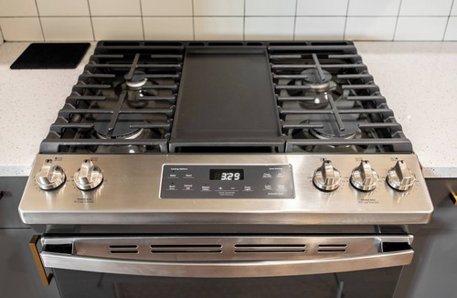 Crystal City Apartment | Classy Studio Home l King bed l Garage IPool l near DC/Metro/Mall