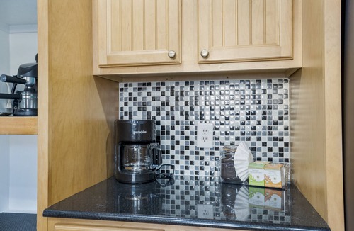 Tulsa House | Clean and Stylish Home- walking distance to Tulsa Expo and Route 66.