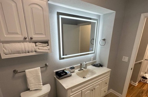 Bettendorf House | Clean and updated with a Hot Tub Minutes away from the new Bettendorf Waterpark
