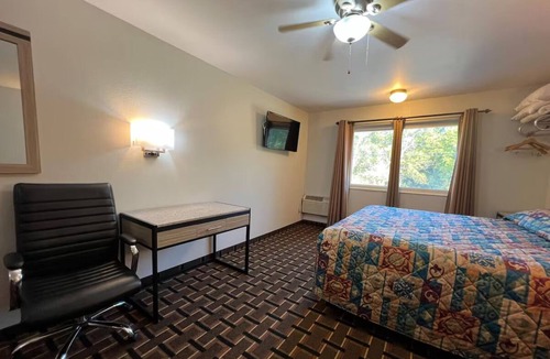 Nebraska City Hotel | Clean + Comfortable Room Near Local Dining, w/Free Parking