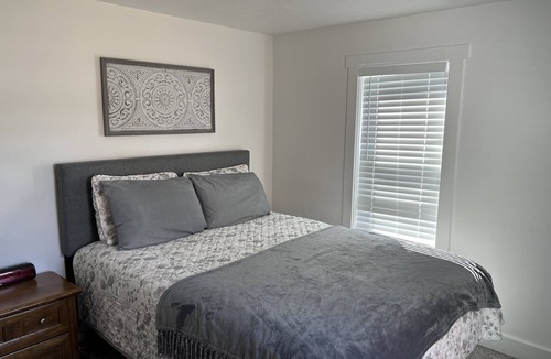 Johnston House | Clean & Cozy Family-Friendly Home Away From Home