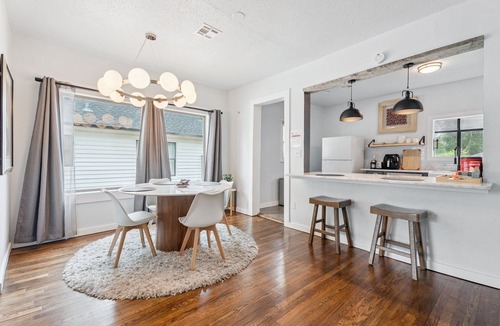 Miller House | Clean, minimalist 2BR near the Fair Park — guests extend month to month #09