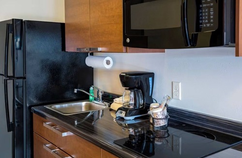 Overland Park Hotel | Clean Modern Hotel for Extended Visits in Overland Park