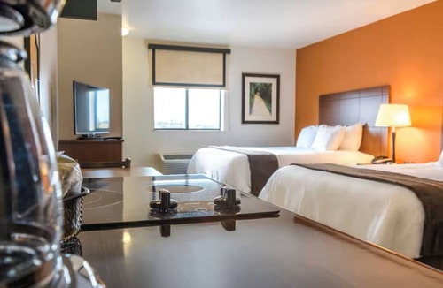 Overland Park Hotel | Clean Modern Hotel for Extended Visits in Overland Park