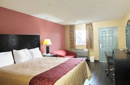 Mount Berry Hotel | Clean Room w/Private Bathroom + Pet-Friendly Options Near Berry College