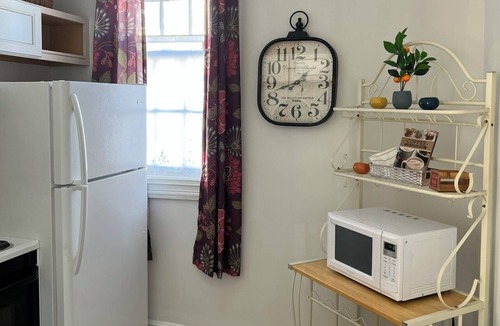Old Town Winchester Apartment | Cleveland Park awesome Winchester 2 BR 1st fl apt. walk to everything!