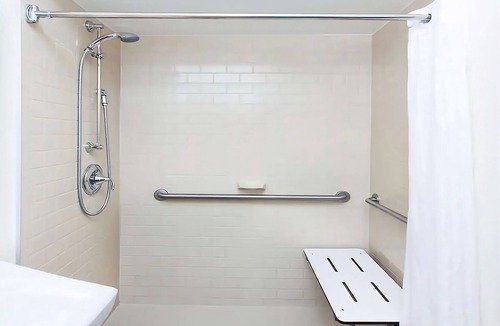 Ashley Oaks Hotel | Close to Concord Park! Pet-friendly Suite with Private Kitchen! Parking, Gazebo!