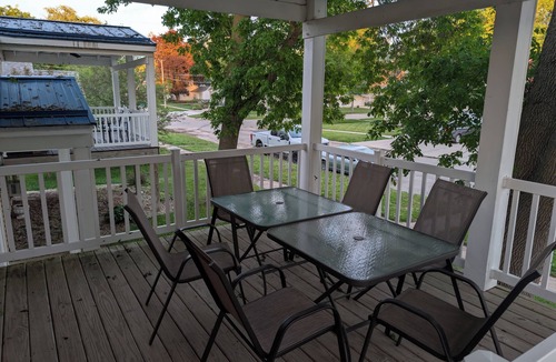 Clear Lake Apartment | Close to downtown 2-bedroom apartment with private porch in Clear Lake