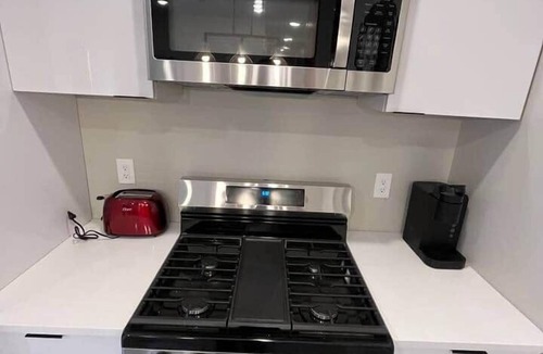 Melrose Apartment | Close to Wells Fargo on Broad St #2