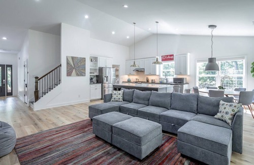 Rising Fawn House | Cloudland Summit | Hot Tub + Grill | Dog Friendly