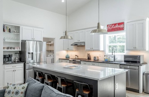 Rising Fawn House | Cloudland Summit | Hot Tub + Grill | Dog Friendly