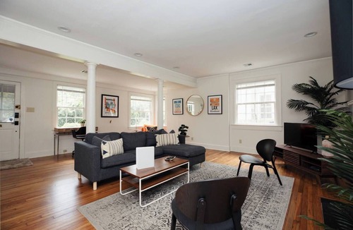 Montgomery House | 💛Cloverdale Park Home: Walk to Big Bad Breakfast