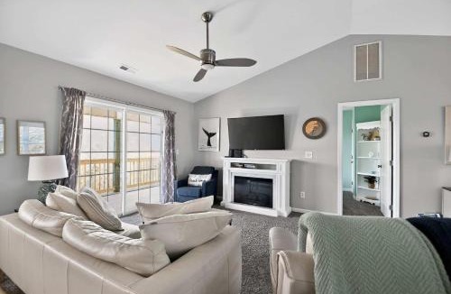 Surf City House | Coastal 4BR Retreat Hot tub Water Views Deck Pet-friendly