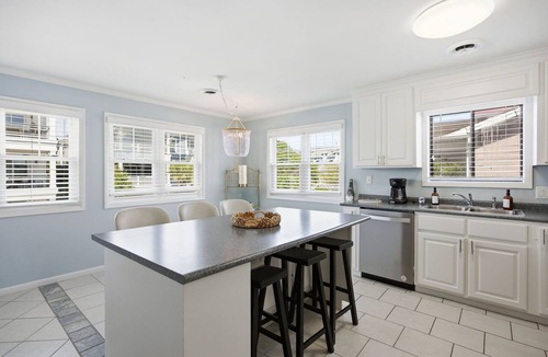 Wrightsville Beach Apartment | Coastal 4BR/4BA coastal duplex featuring king and queen ensuite bedrooms, a fully stocked kitchen, fenced pet-friendly yard, outdoor shower, beach gear, Smart TVs, WiFi, and parking for up to 6+ vehicles.