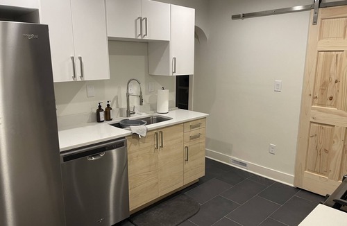 Kutzky Park House | Coastal Charm - 3BR w Recliner, Main Flr Bath and Laundry. Bright and Beautiful