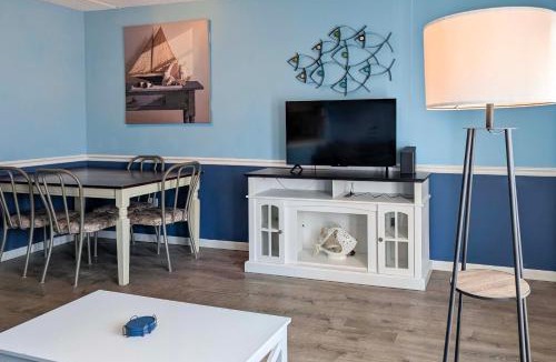 North Wildwood House | Coastal Condo w/Pool, 1 Block to Wildwood Beach!