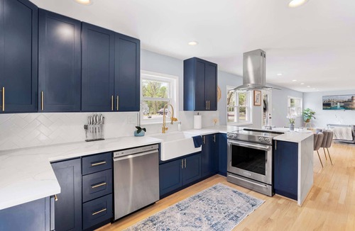 Arnold House | Coastal Modern Retreat | Large Group Getaway on 2 Acres