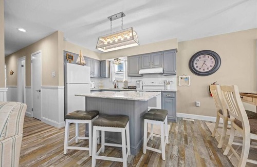 South End House | Coastal OC Retreat | 2 Blocks to Beach | Sleeps 8