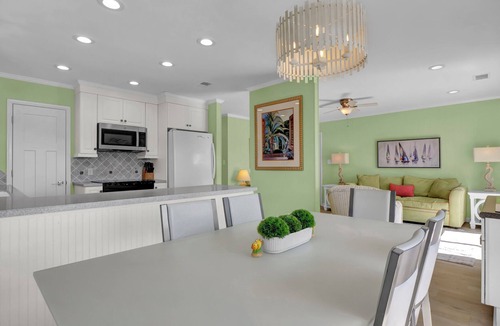Shell Island House | Coastal Retreat – Expansive Decks, Elevator & Easy Beach Access