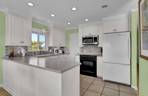 Shell Island House | Coastal Retreat – Expansive Decks, Elevator & Easy Beach Access