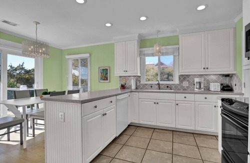 Shell Island House | Coastal Retreat – Expansive Decks, Elevator & Easy Beach Access