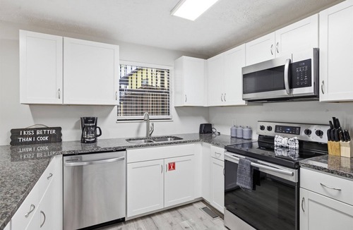 Caton Apartment | Coat of Many Views by Beyond Expectations: 3BR Retreat w/Views & Hot Tub