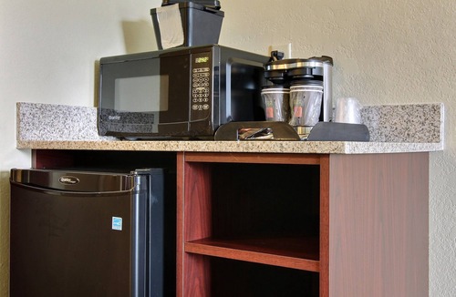 Hutchinson Hotel | Cobblestone Hotel & Suites - Hutchinson