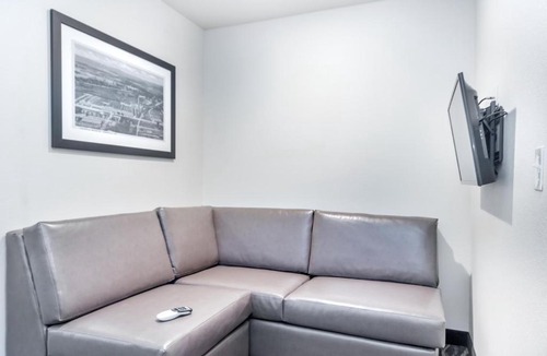 Janesville Hotel | Cobblestone Hotel & Suites - Janesville
