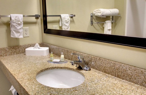 Wayne Hotel | Cobblestone Hotel & Suites - Wayne