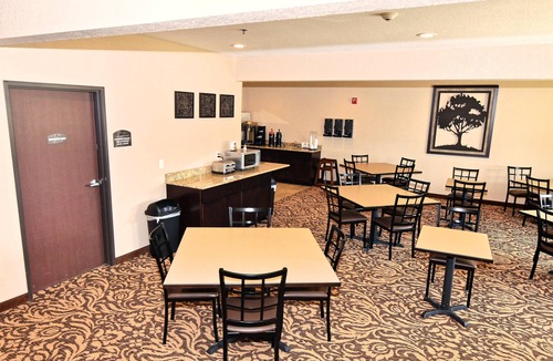 Clarion Hotel | Cobblestone Inn & Suites - Clarion