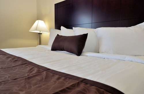 Manning Hotel | Cobblestone Inn & Suites - Manning