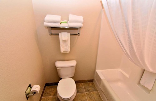 Newton Hotel | Cobblestone Inn & Suites - Newton