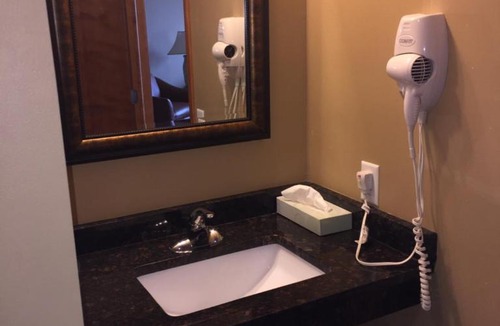 Newton Hotel | Cobblestone Inn & Suites - Newton