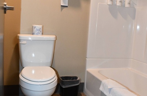 Trenton Hotel | Cobblestone Inn & Suites - Trenton