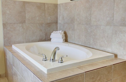 Carrington Hotel | Cobblestone Inn & Suites - Carrington