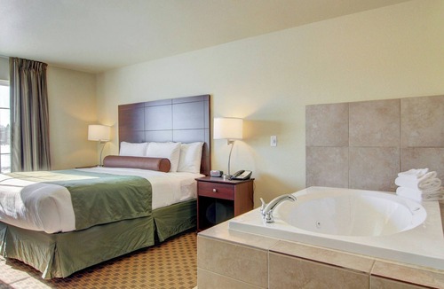 Carrington Hotel | Cobblestone Inn & Suites - Carrington