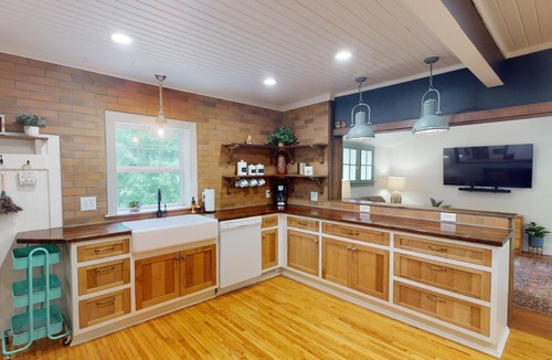 Taylors Falls House | Colby Cottage in Taylors Falls, 4 Bedroom Home - Walk to Interstate Park