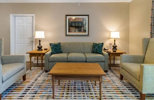 Williamsburg Resort | Colonial Comfort: 3BR Lock-Off Villa with Fireplace & Full Kitchen