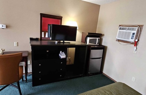 Dyersville Hotel | Colonial Inn Dyersville