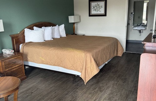 Camden Hotel | Colony Inn