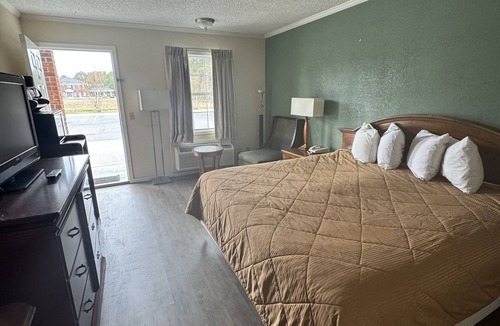 Camden Hotel | Colony Inn