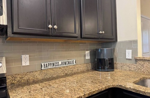 Murraysville House | Colorful home sleeps 8-10