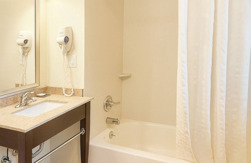 Koreatown Hotel | Comfort and Convenience! 4 Comfortable Units, Pets Allowed, Near Empire State