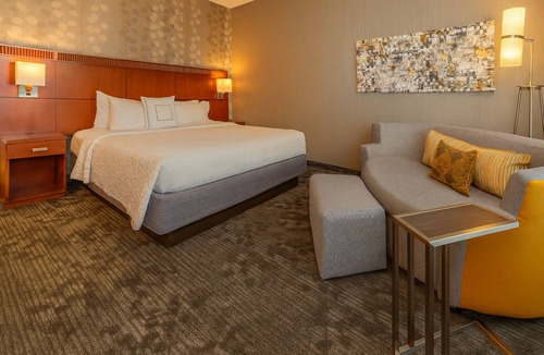 Newark Hotel | Comfort and Convenience! THREE Pet-friendly Units, Indoor Pool, Free Parking!