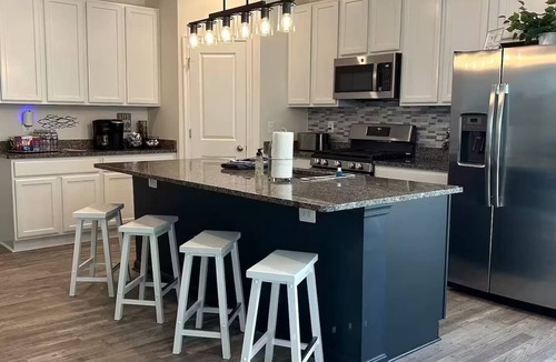 Algonquin House | Comfort by the Creek