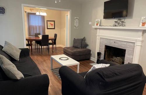 Elizabeth City House | Comfort by The University & Waterfront
