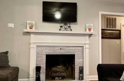 Elizabeth City House | Comfort by The University & Waterfront