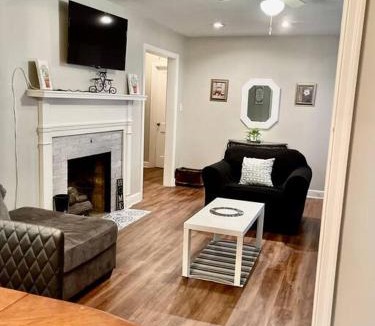 Elizabeth City House | Comfort by The University & Waterfront