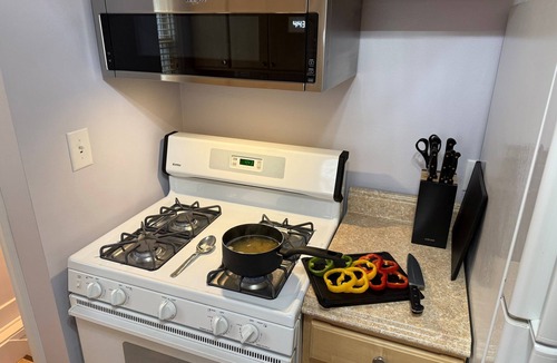 Cherokee House | Comfort In the Kee -Well suited for families and business travelers.