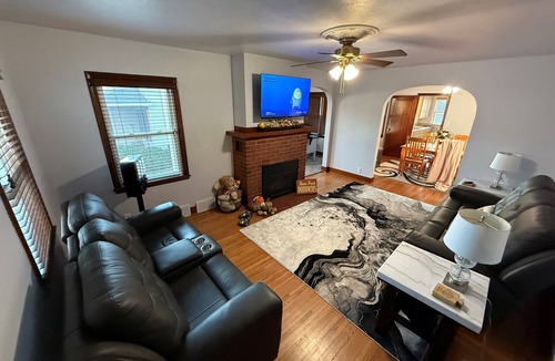 Cherokee House | Comfort In the Kee -Well suited for families and business travelers.